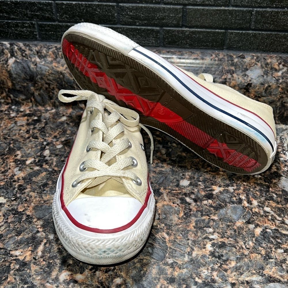 CONVERSE ALL STAR Boston Freedom
Trail sneakers .
